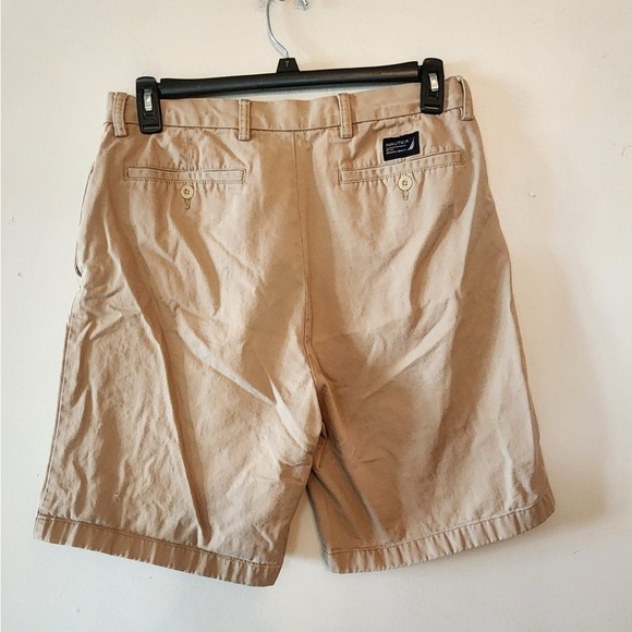 NAUTICA Shorts Clipper Relaxed Fit Size 33 Khaki - Picture 2 of 3